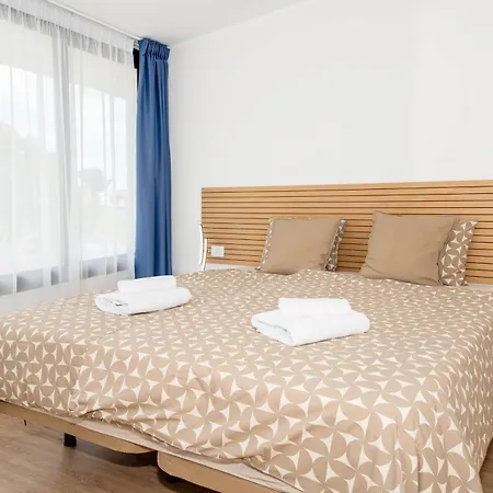 Villa Charming 3-br With Pool, En-suite Bathrooms & Parking, Amarilla Golf
