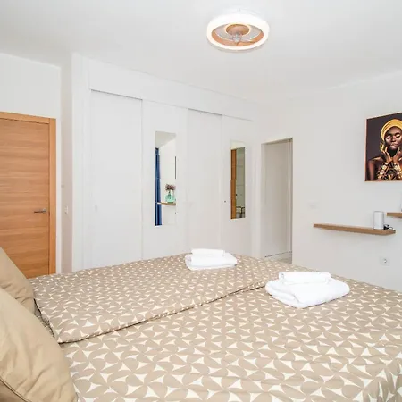 Charming 3-br With Pool, En-suite Bathrooms & Parking, Amarilla Golf Villa *