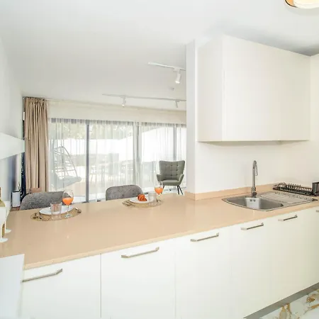 Villa Charming 3-br With Pool, En-suite Bathrooms & Parking, Amarilla Golf San Miguel de Abona