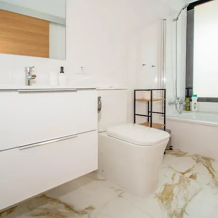 Charming 3-br With Pool, En-suite Bathrooms & Parking, Amarilla Golf Villa *