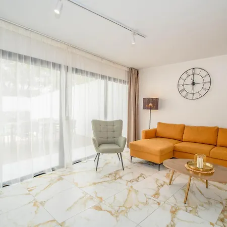 Charming 3-br With Pool, En-suite Bathrooms & Parking, Amarilla Golf San Miguel de Abona