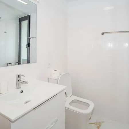 Charming 3-br With Pool, En-suite Bathrooms & Parking, Amarilla Golf Villa