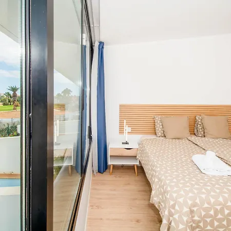 Charming 3-br With Pool, En-suite Bathrooms & Parking, Amarilla Golf Villa *