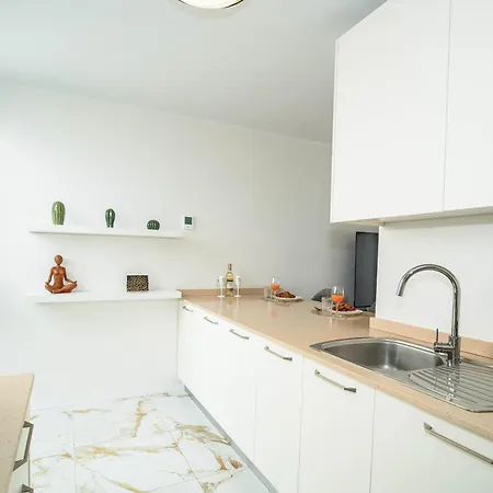 别墅 Charming 3-br With Pool, En-suite Bathrooms & Parking, Amarilla Golf 圣米格尔德阿沃纳