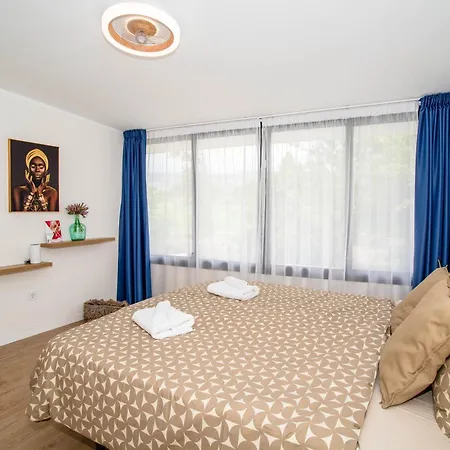Charming 3-br With Pool, En-suite Bathrooms & Parking, Amarilla Golf 圣米格尔德阿沃纳