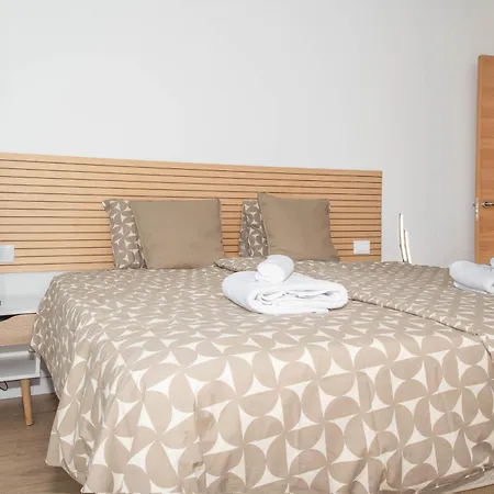 Charming 3-br With Pool, En-suite Bathrooms & Parking, Amarilla Golf