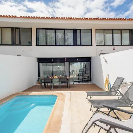 Villa Charming 3-br With Pool, En-suite Bathrooms & Parking, Amarilla Golf