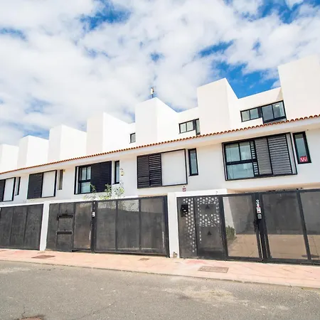 וילה Charming 3-br With Pool, En-suite Bathrooms & Parking, Amarilla Golf סן מיגל דה אבונה